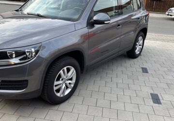 VW Tiguan 68.000 km 9.999 &euro; Bayreuth 95447