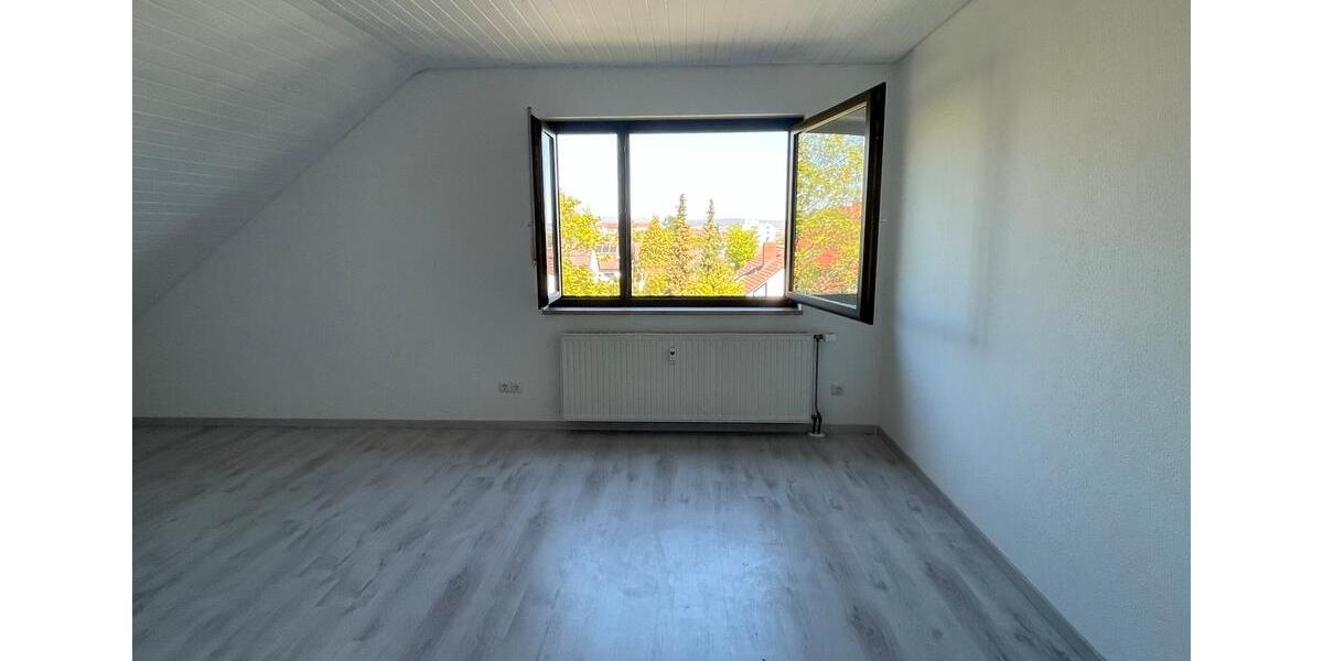 Dachgeschoßwohnung Bayreuth Meyernberg - 3 Zimmer, 89 m&sup2;, 1.030&euro; | Angebot:27544355